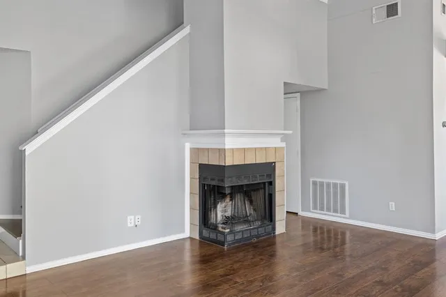 a picture of a bench in a picture