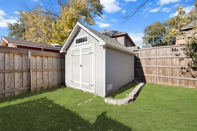 a view of backyard with tub and trees