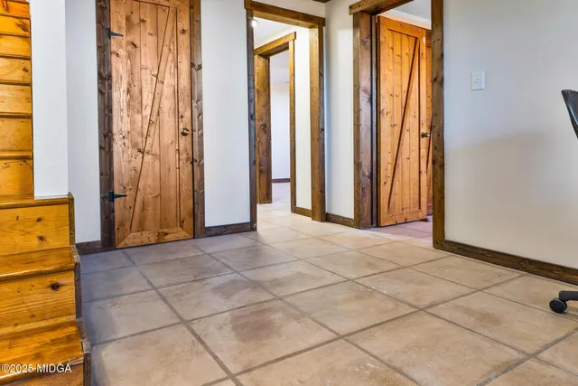 a big yard with lots of green space and plants