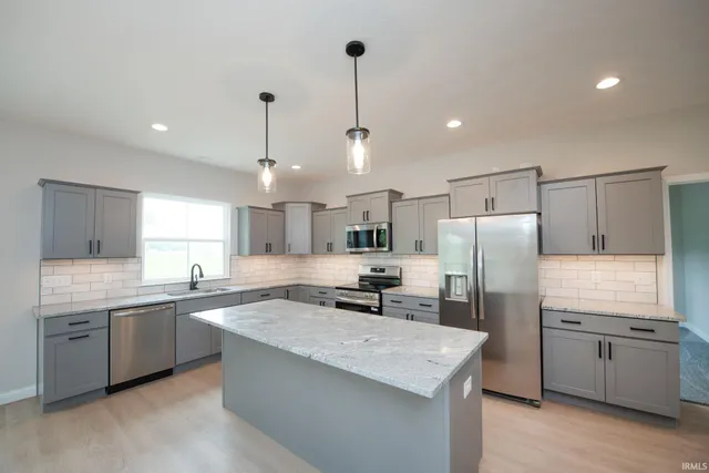 $439,900 | 909 South Hoke Avenue, Frankfort, IN 46041