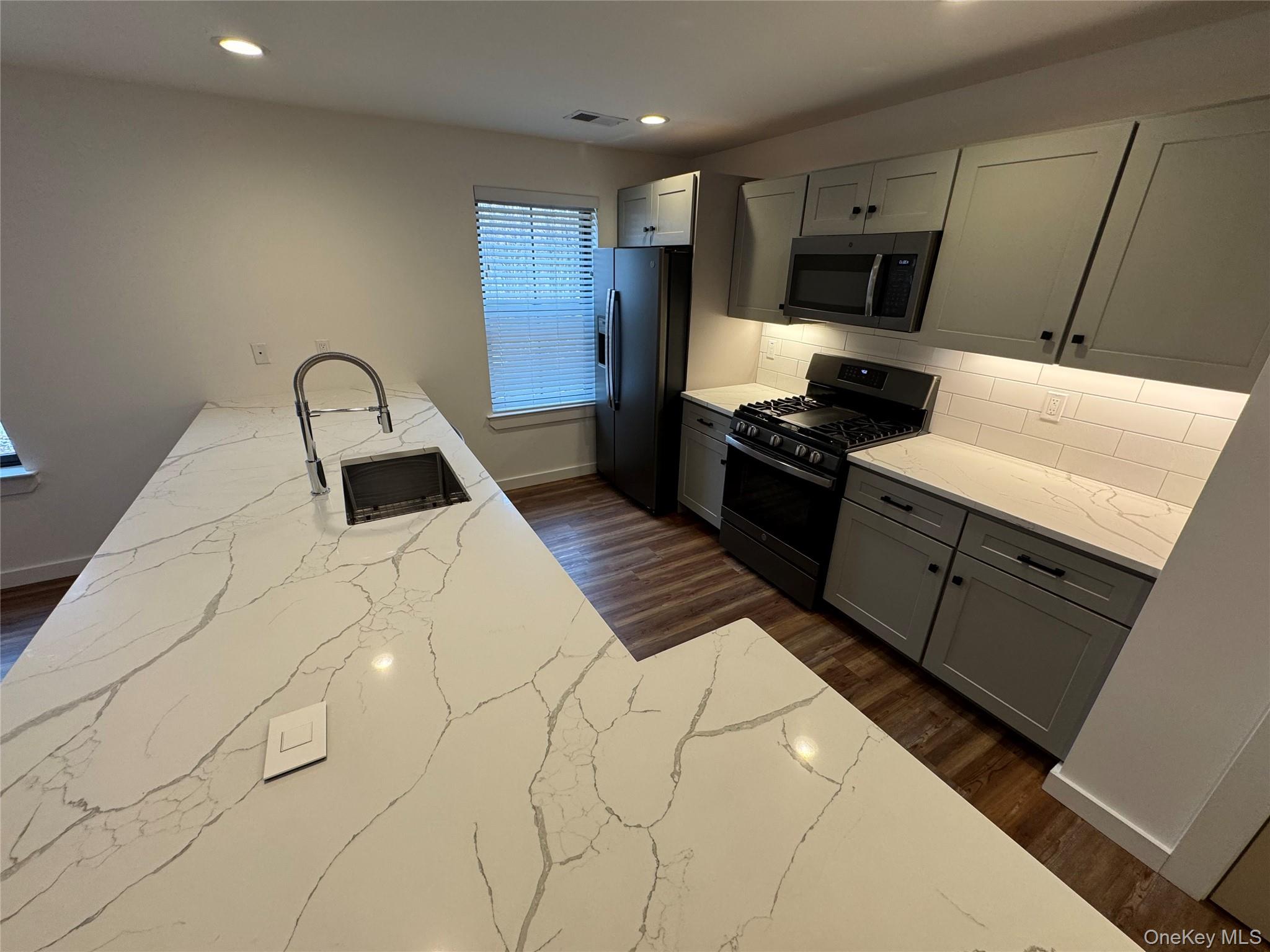 669 Sheafe Road, Unit 111 Poughkeepsie, NY 12601 - Photo 3 of 16