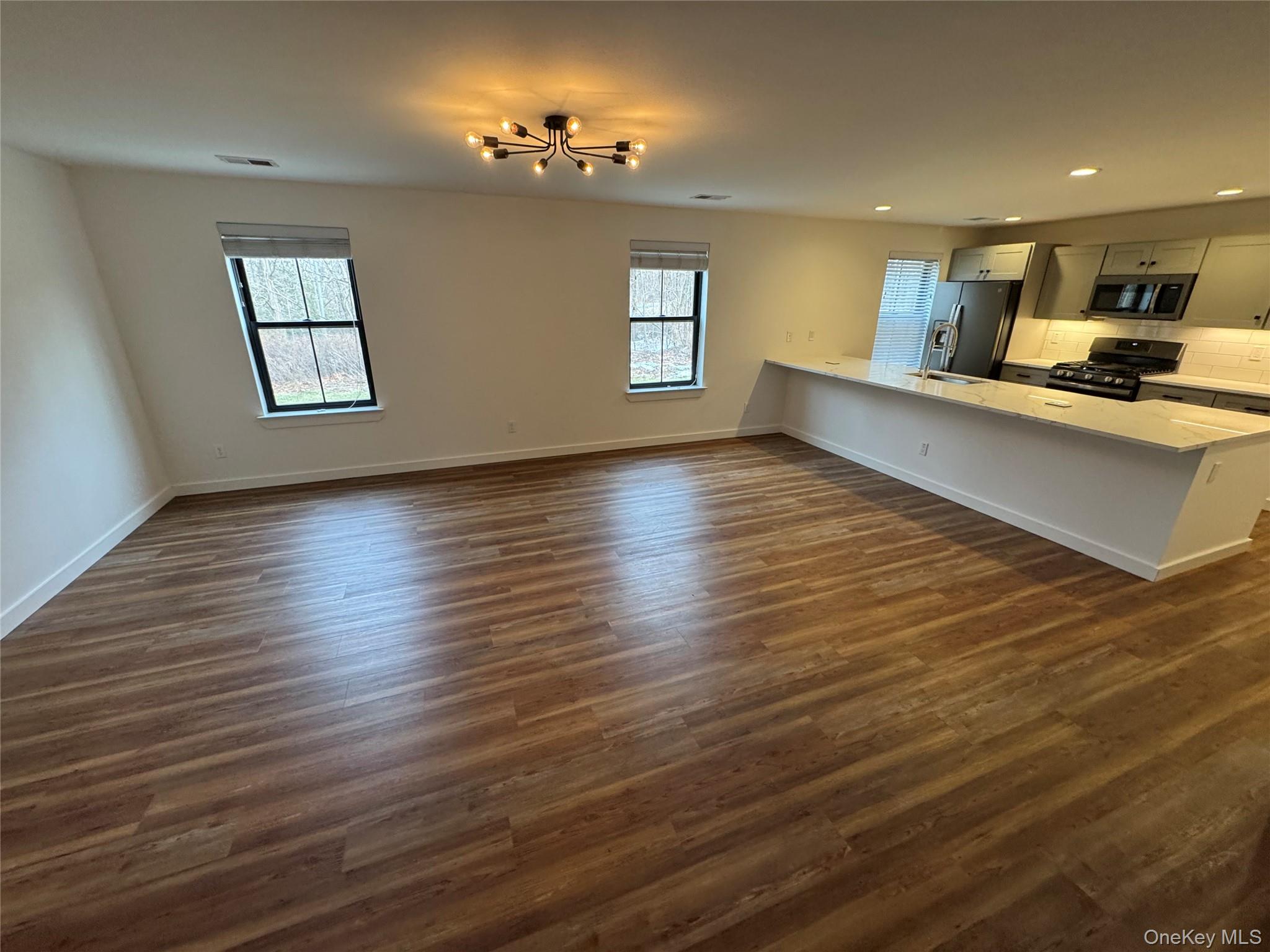 669 Sheafe Road, Unit 111 Poughkeepsie, NY 12601 - Photo 5 of 16