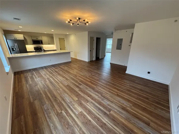 $2,400 | 669 Sheafe Road, Unit 111, Poughkeepsie, NY 12601