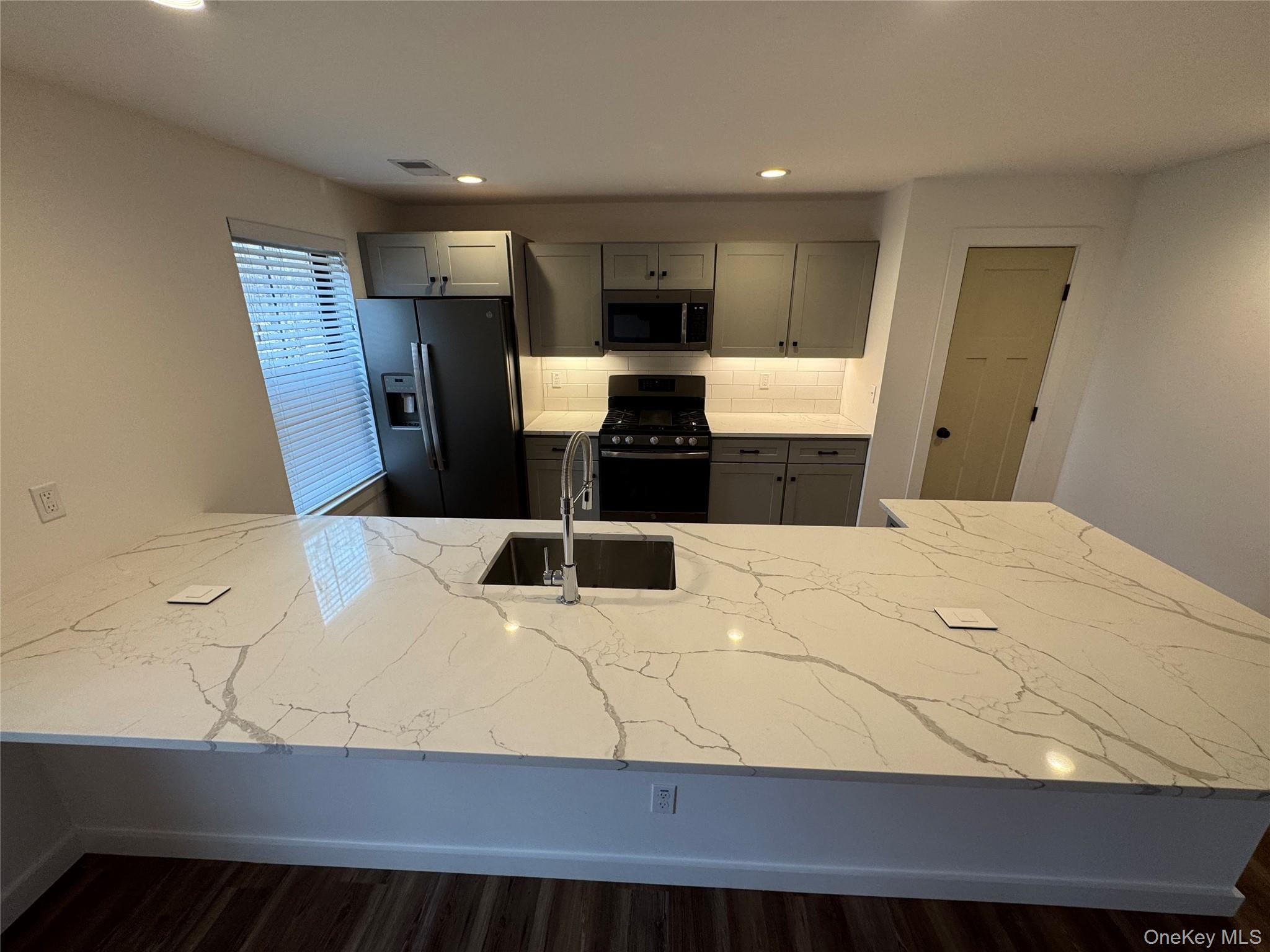 669 Sheafe Road, Unit 111 Poughkeepsie, NY 12601 - Photo 9 of 16