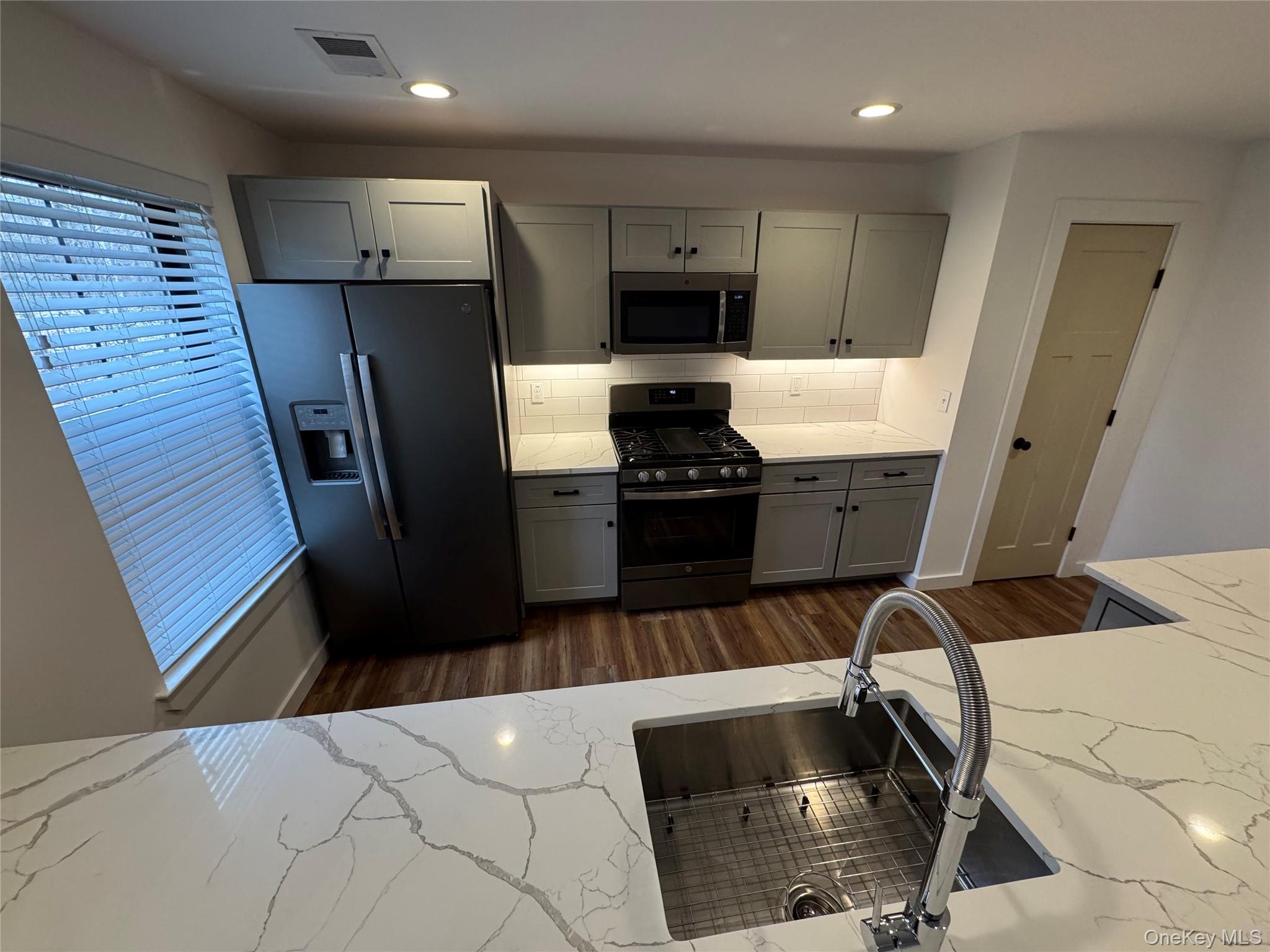 669 Sheafe Road, Unit 111 Poughkeepsie, NY 12601 - Photo 10 of 16