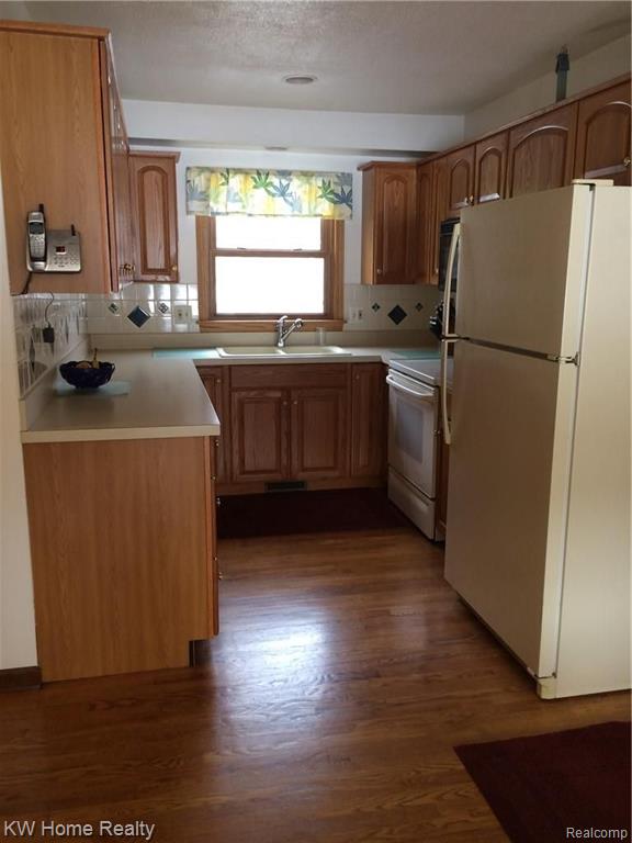 36650 West Eleven Mile Road Farmington, MI 48331 - Photo 5 of 36