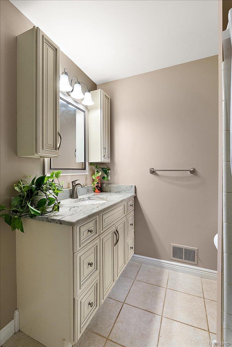 759 Kentucky Drive Rochester, MI 48307 - Photo 21 of 46 37-759 Kentucky-37.jpg