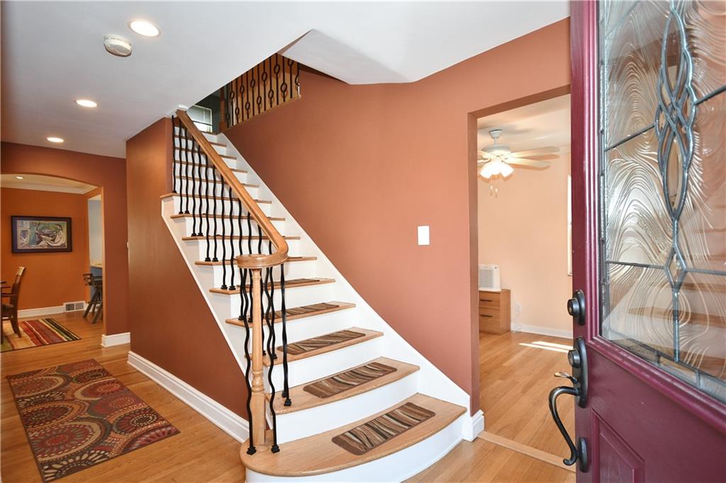 127 Conover Road Pittsburgh, PA 15208 - Photo 4 of 25 Gallery Image 4