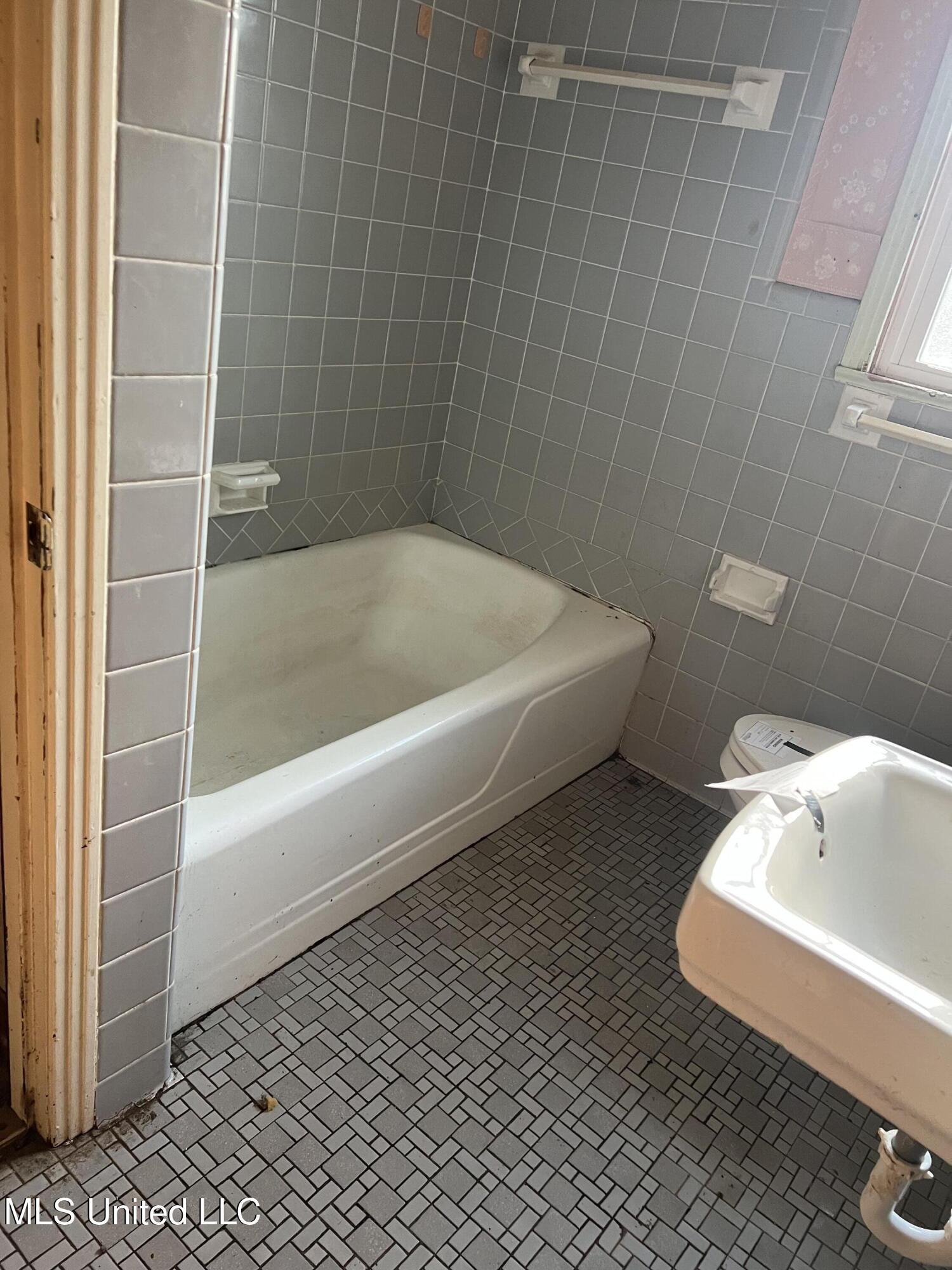 3603 Royal Road Meridian, MS 39307 - Photo 6 of 9 Full Bathroom