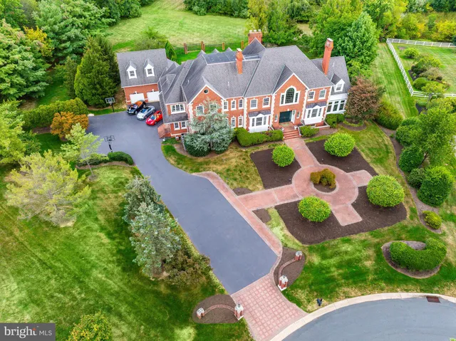 a view of front a house with a garden