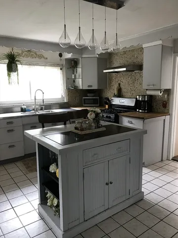 $405,900 | 17 Skyridge Lane, Springfield, MA 01128