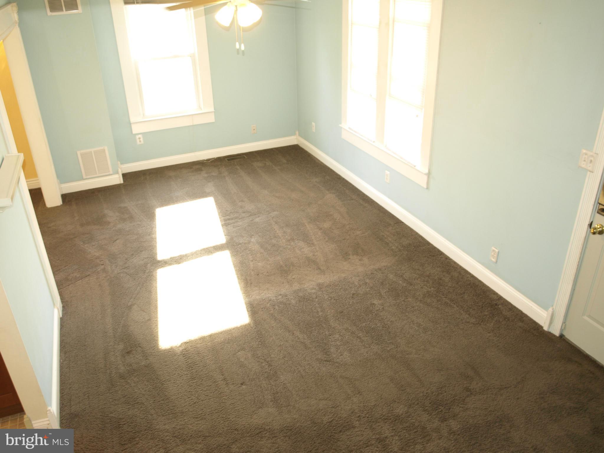 637 Cresswell Road Baltimore, MD 21225 - Photo 4 of 30 Living Room