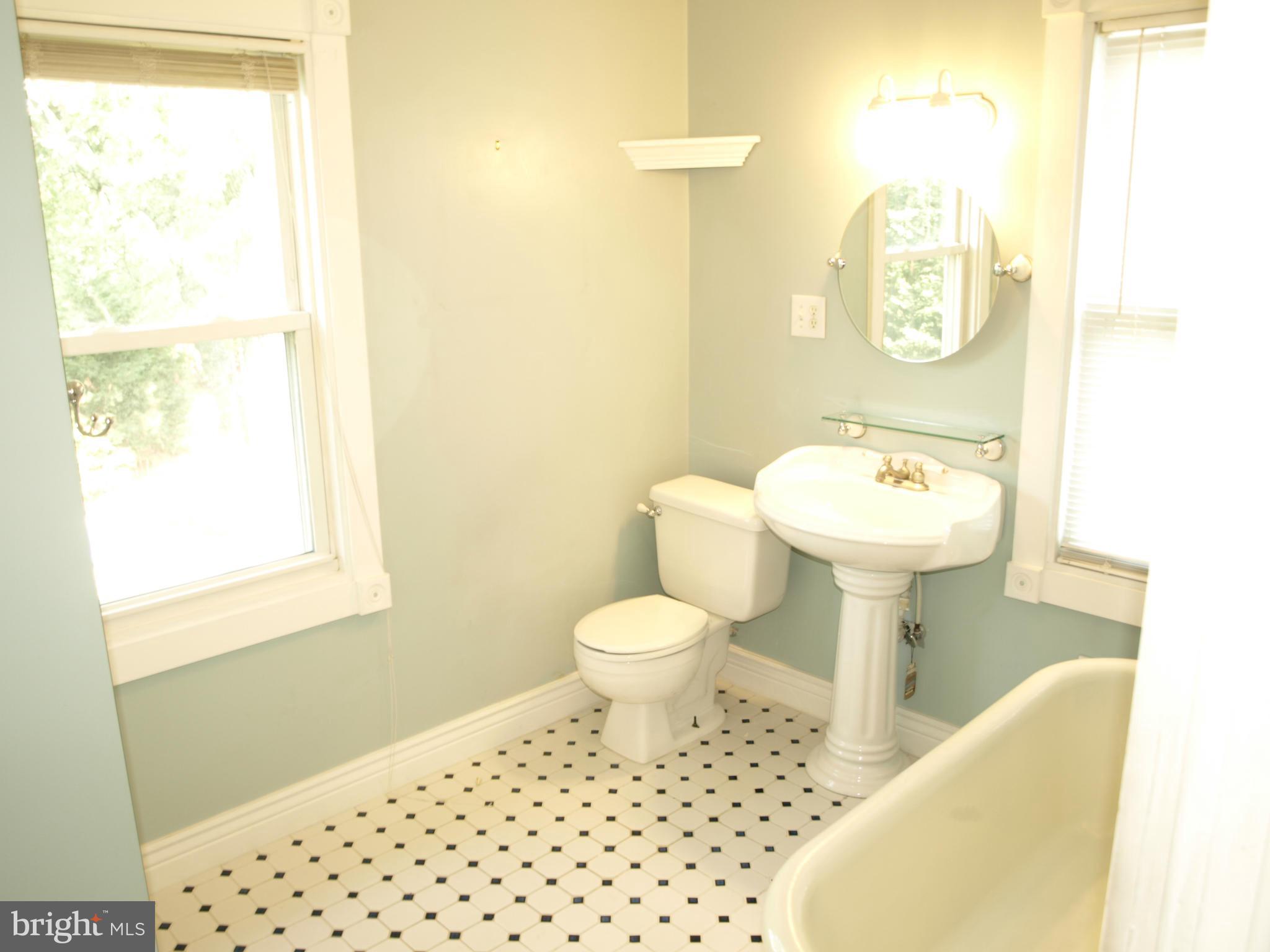 637 Cresswell Road Baltimore, MD 21225 - Photo 5 of 30 Bath