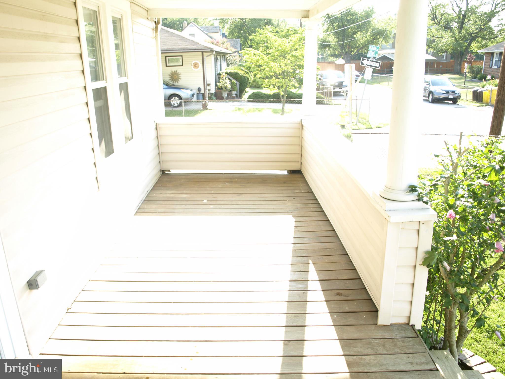 637 Cresswell Road Baltimore, MD 21225 - Photo 9 of 30 Porch Front