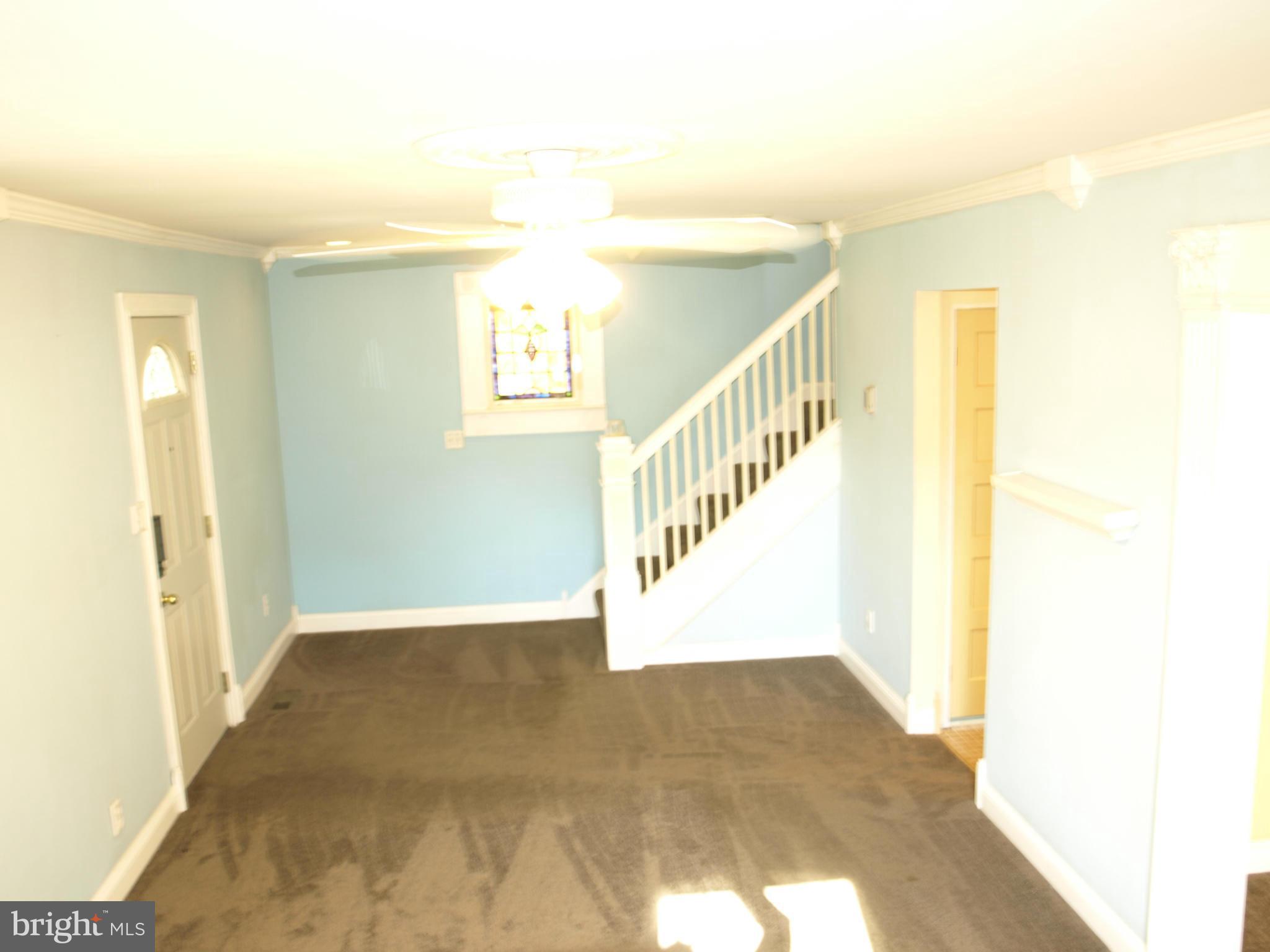 637 Cresswell Road Baltimore, MD 21225 - Photo 10 of 30 Living Room
