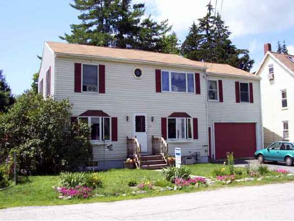 27 Prospect Street Rochester, NH 03867 - Photo 1 of 1
