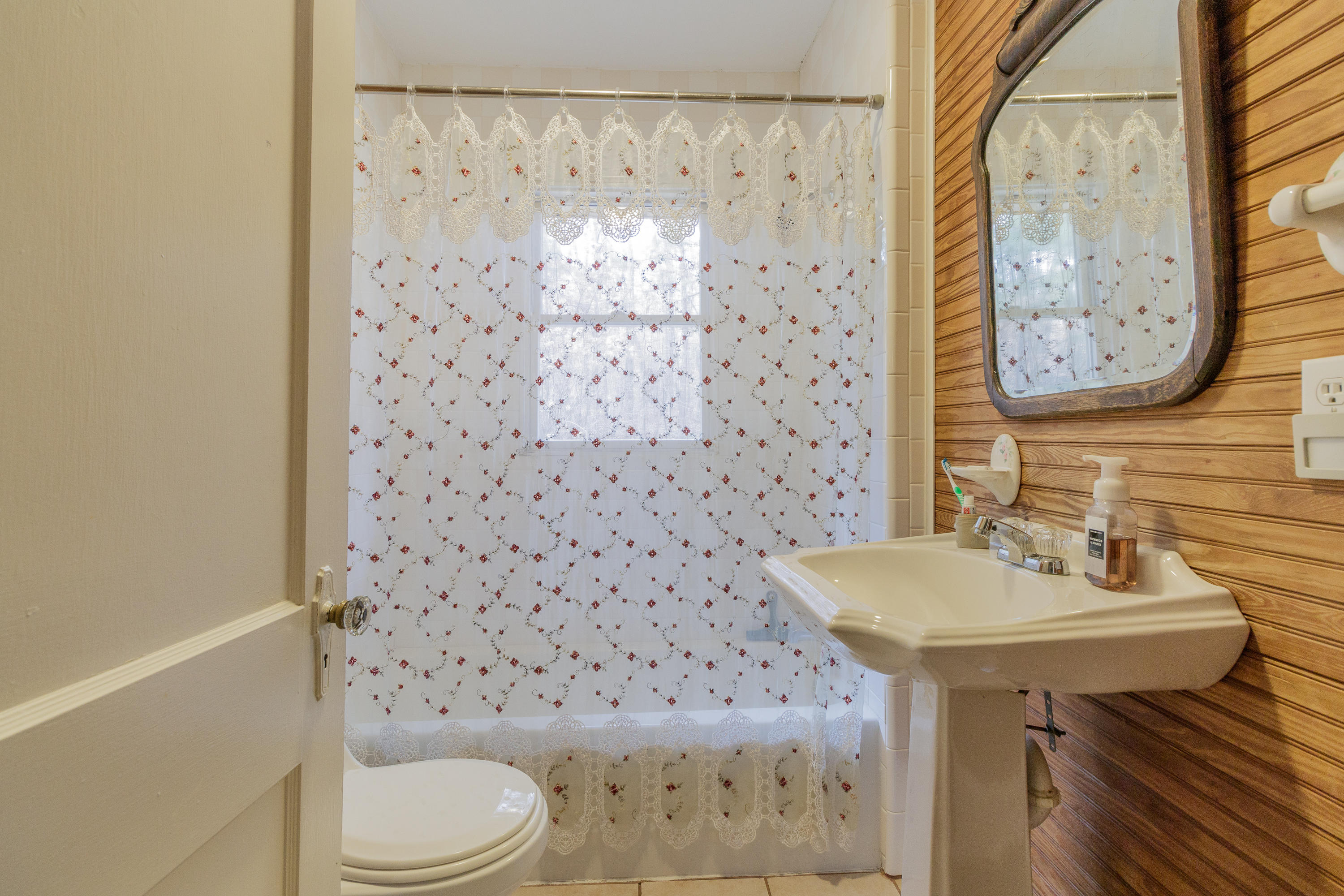 647 Mountain View Road Trion, GA 30753 - Photo 25 of 44 Hall Bathroom