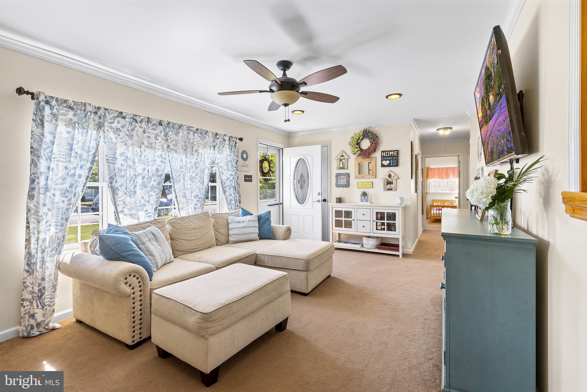 261 Cardiff Road Fairless Hills, PA 19030 - Photo 6 of 36 Living Room