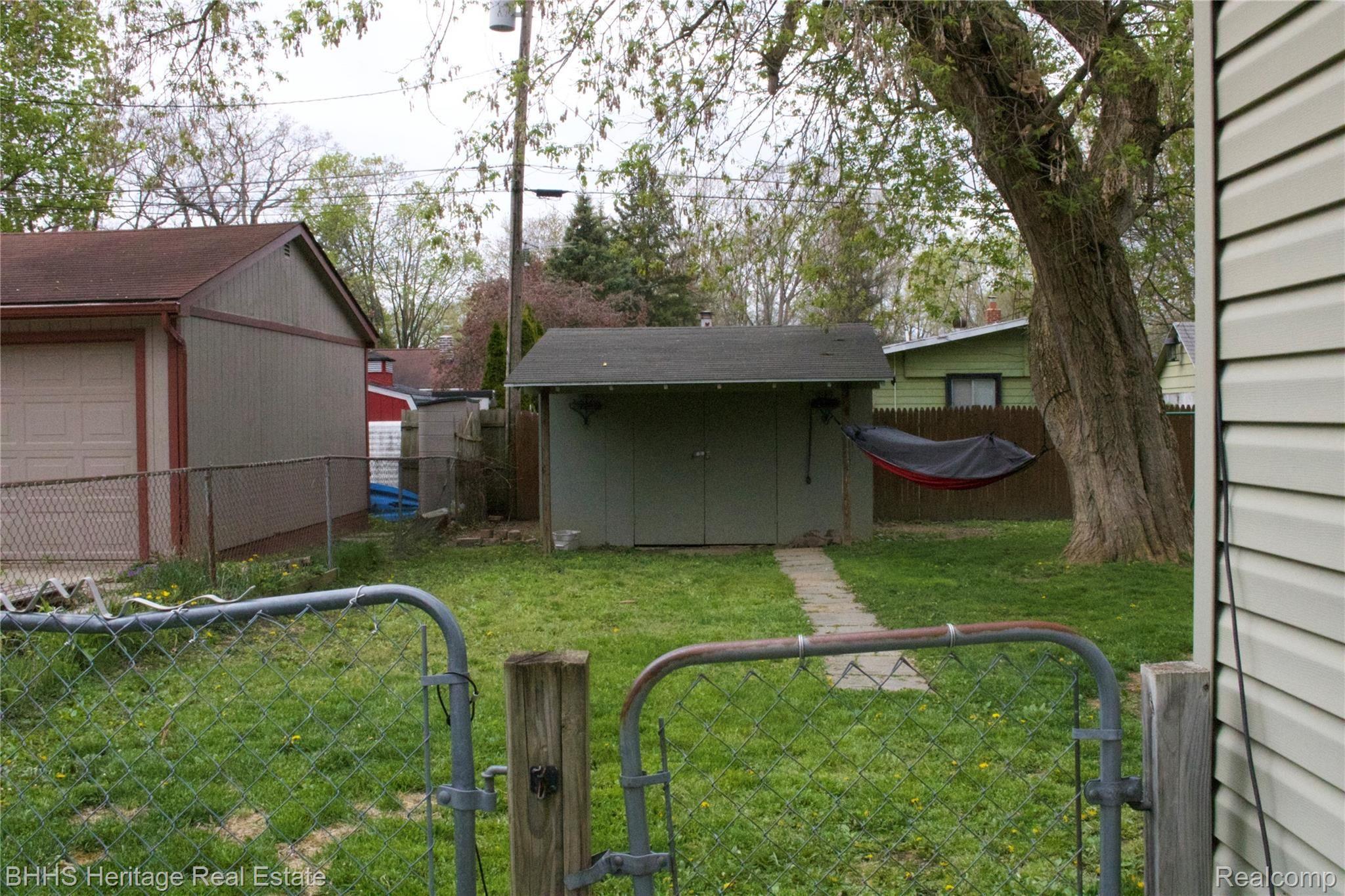 5131 Warmbriar Road White Lake, MI 48383 - Photo 30 of 32 51E16DBE-FC96-4CEC-8986-1D3EE5B44A41_1_100_o.jpeg