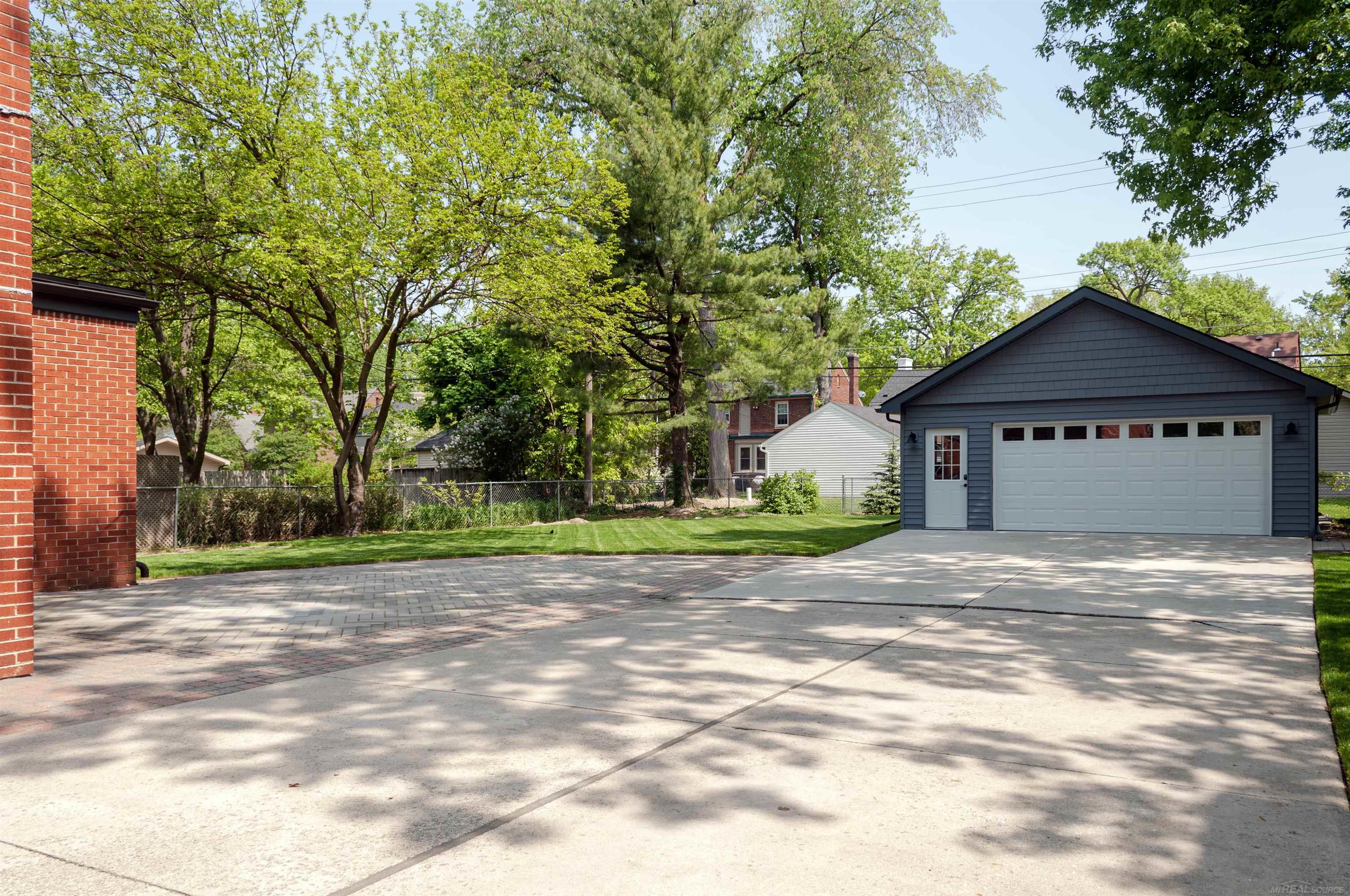 1772 Prestwick Road Grosse Pointe Woods, MI 48236 - Photo 43 of 58