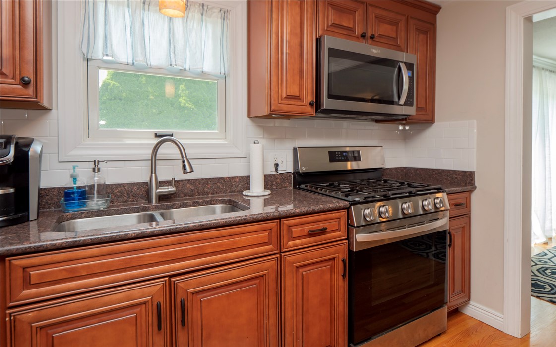 15 Valley Road East Greenwich, RI 02818 - Photo 8 of 48 Gallery Image 8