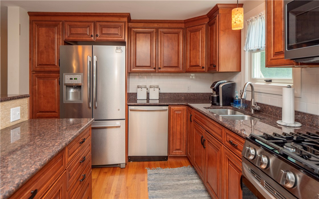 15 Valley Road East Greenwich, RI 02818 - Photo 9 of 48 Gallery Image 9