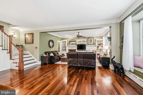 $699,000 | 267 West White Horse Pike, Berlin, NJ 08009