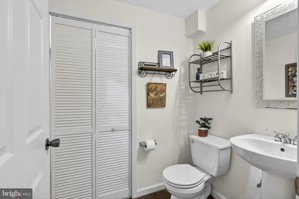 $330,000 | 525 North Coles Avenue, Maple Shade, NJ 08052