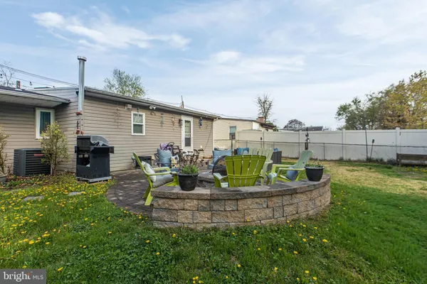 $330,000 | 525 North Coles Avenue, Maple Shade, NJ 08052