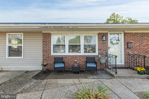 $330,000 | 525 North Coles Avenue, Maple Shade, NJ 08052