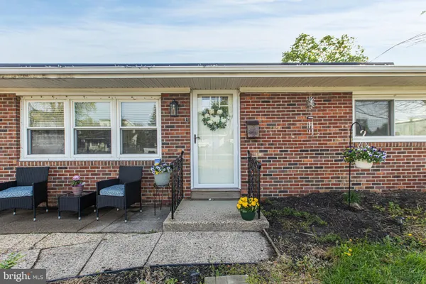 $330,000 | 525 North Coles Avenue, Maple Shade, NJ 08052