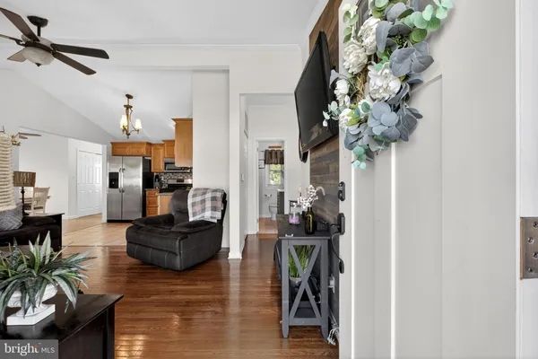 $330,000 | 525 North Coles Avenue, Maple Shade, NJ 08052