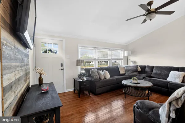 $330,000 | 525 North Coles Avenue, Maple Shade, NJ 08052