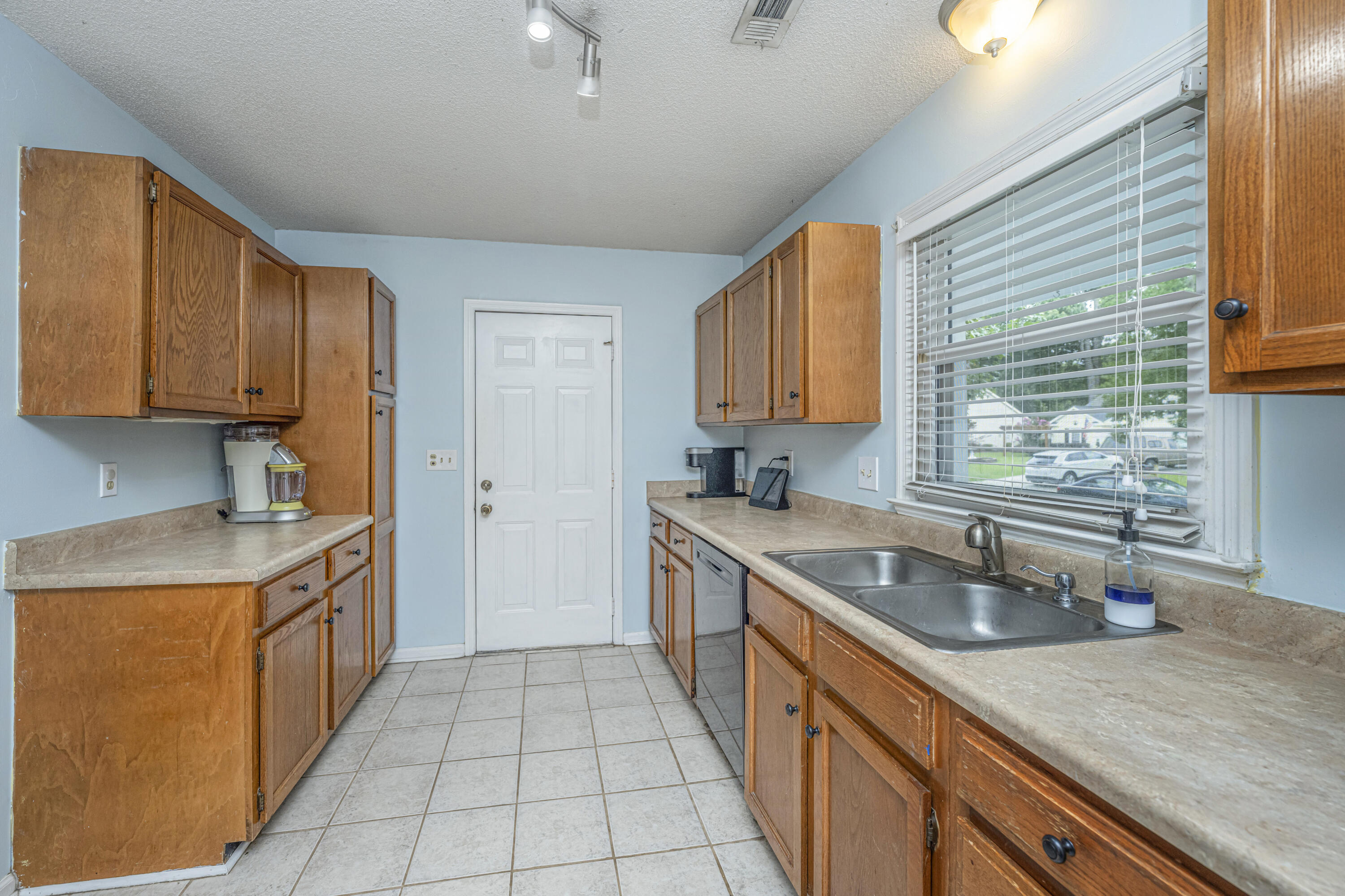 317 Hamlet Road Summerville, SC 29485 - Photo 13 of 40 317HamletRd14