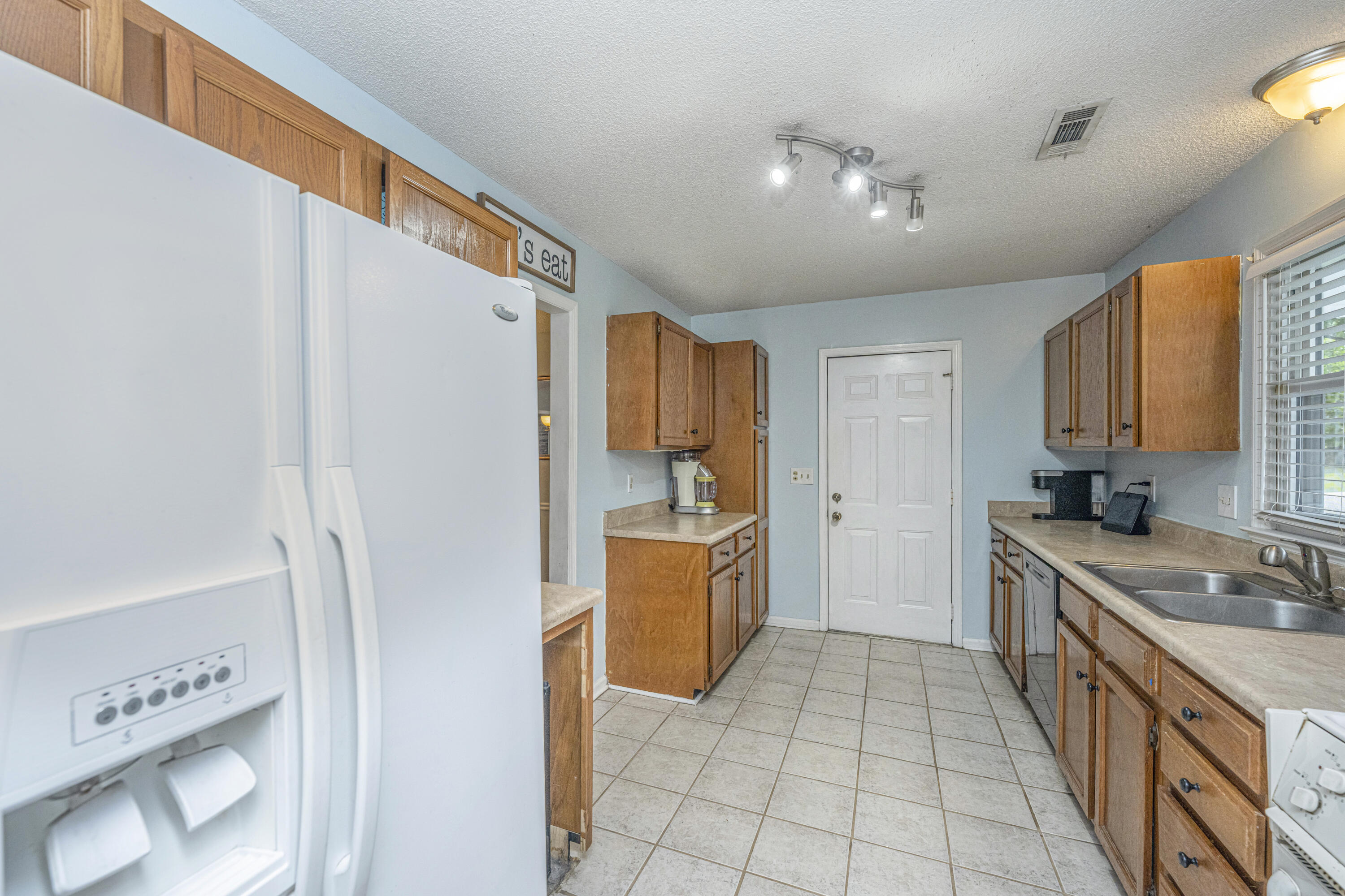 317 Hamlet Road Summerville, SC 29485 - Photo 14 of 40 317HamletRd15