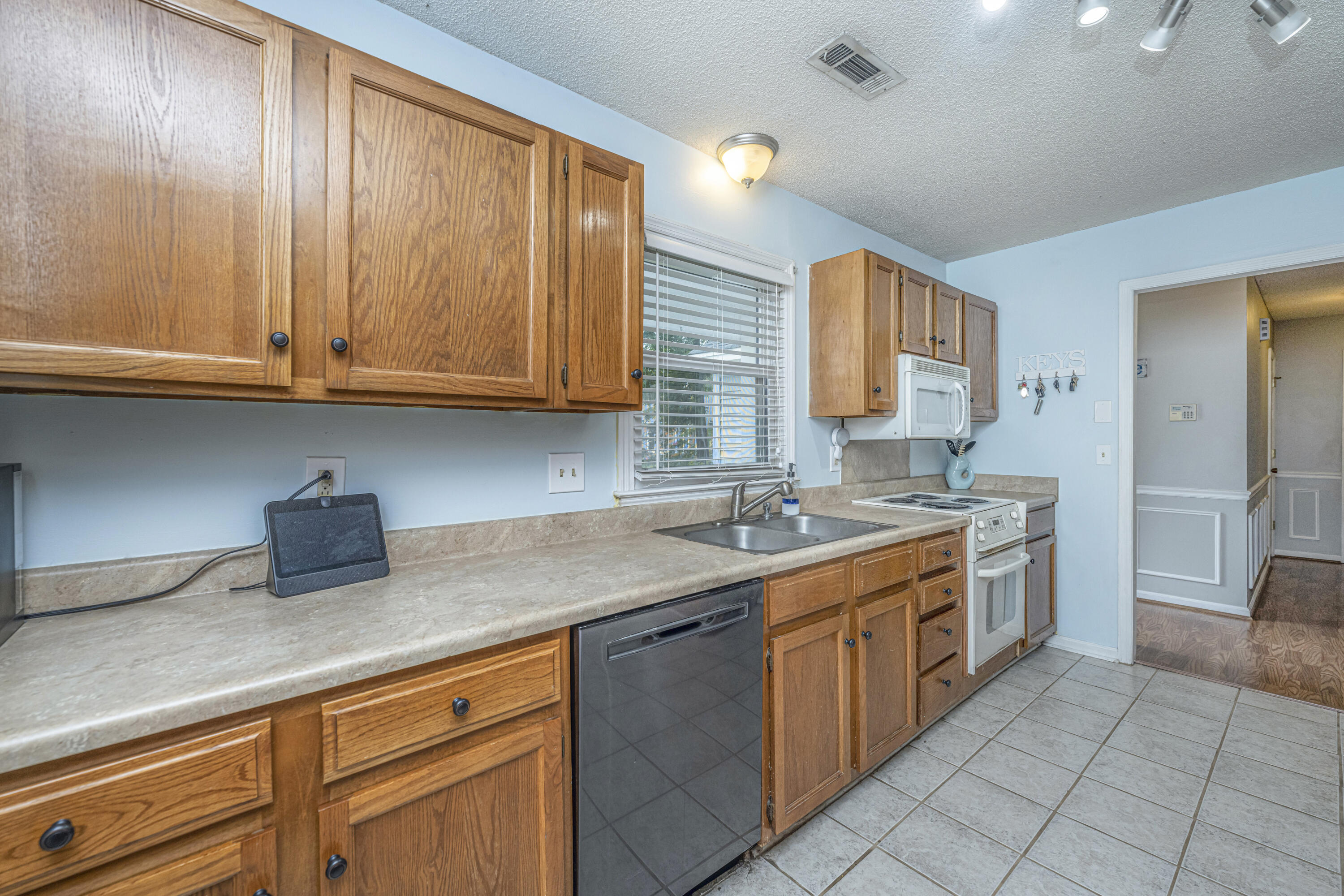 317 Hamlet Road Summerville, SC 29485 - Photo 15 of 40 317HamletRd16