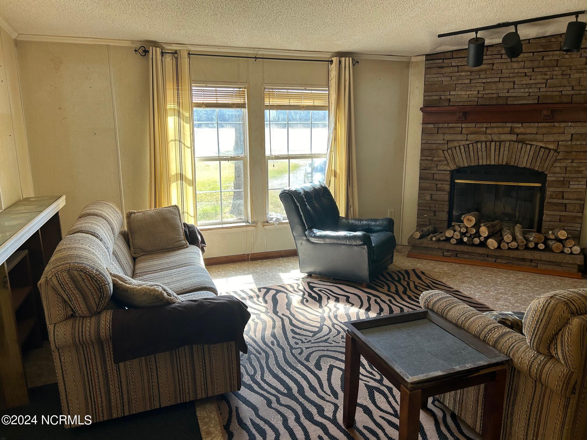 810 Laurel Road Beaufort, NC 28516 - Photo 5 of 9 living area