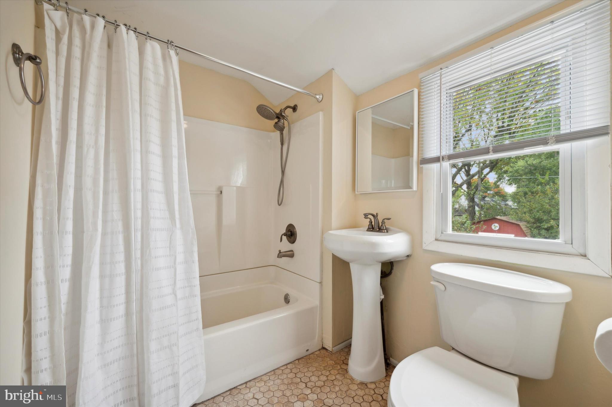 701 Brighton Terrace Secane, PA 19018 - Photo 22 of 25 2nd floor full bathroom