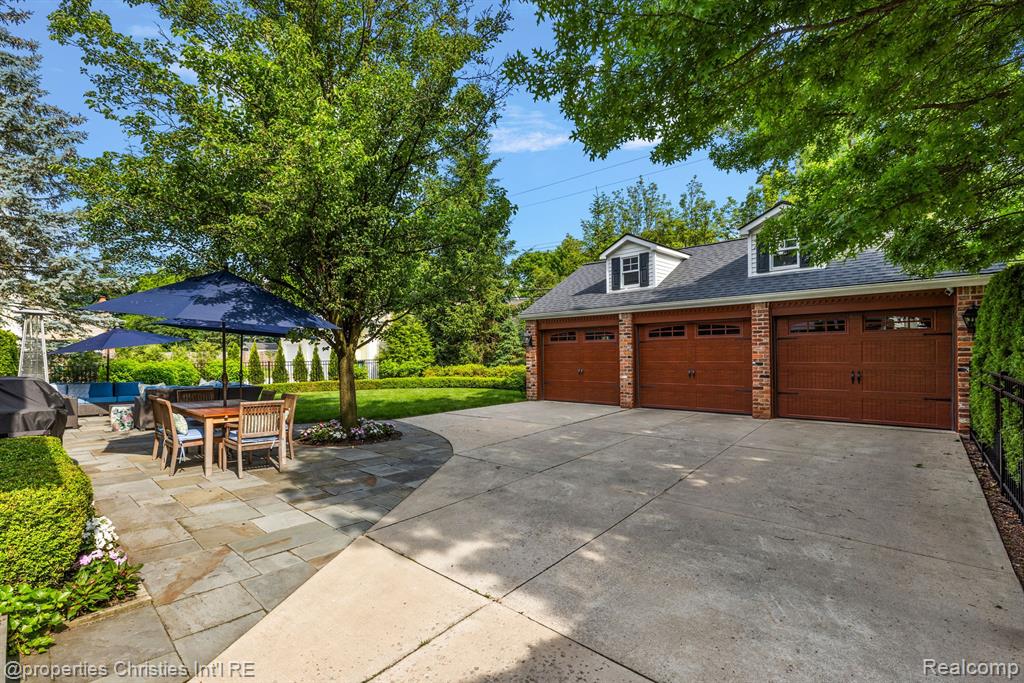 1215 Yorkshire Road Birmingham, MI 48009 - Photo 40 of 47