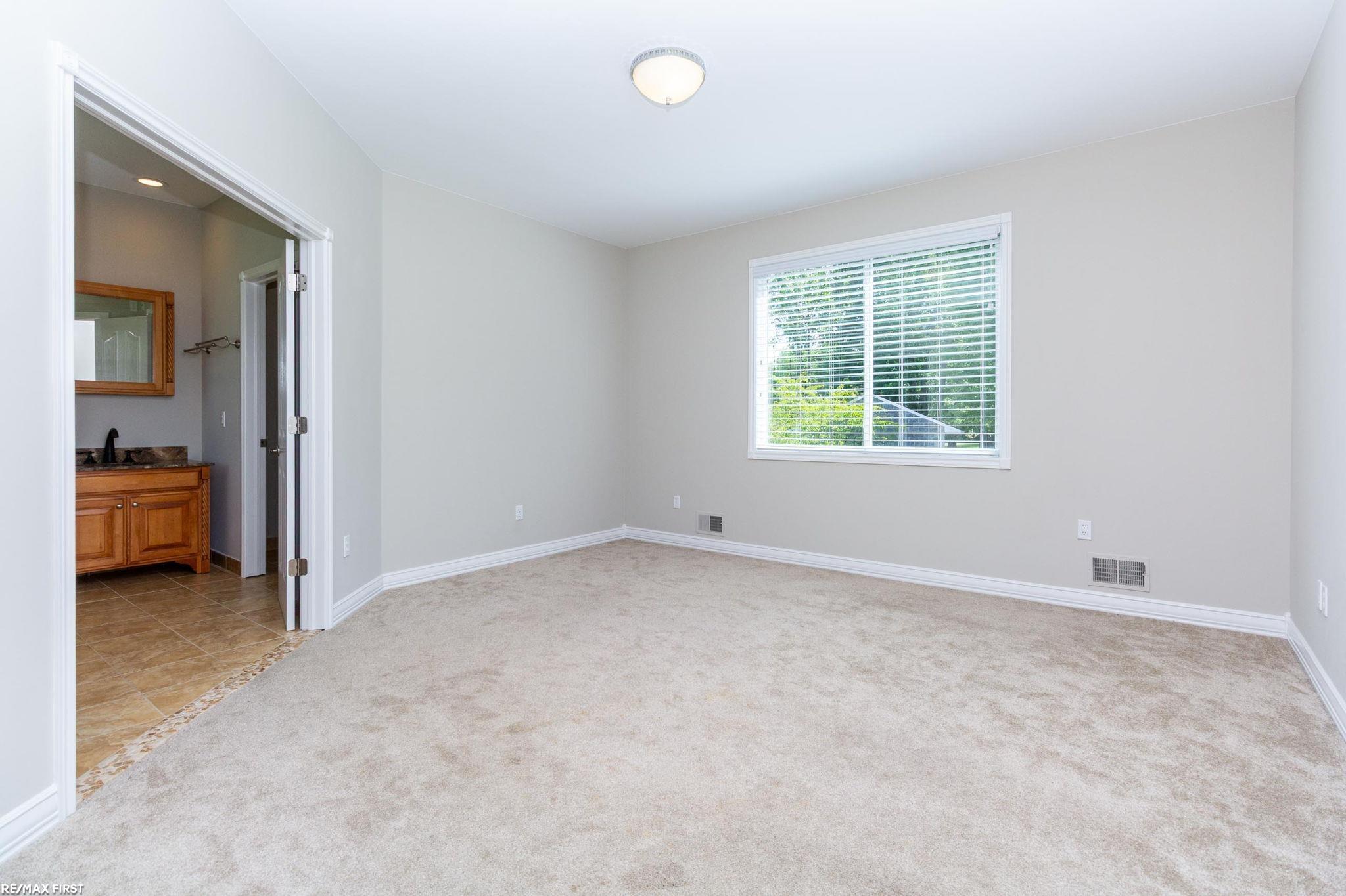 400 East Romeo Road Oakland, MI 48363 - Photo 59 of 85 50186573-a34189e5-037b-4203-9908-8ae57f0888ee.JPG