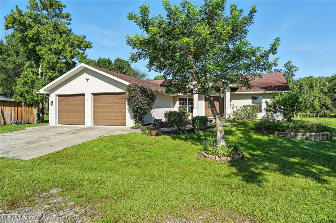 2373 Summerall Road LaBelle, FL 33935 - Photo 5 of 47 a front view of a house with a yard and trees