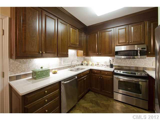 962 Cherokee Road, Unit 962 Charlotte, NC 28207 - Photo 11 of 16 Gallery Image 11