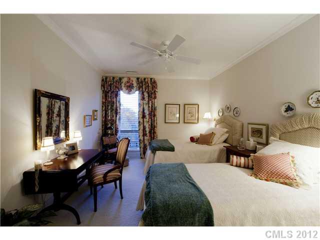 962 Cherokee Road, Unit 962 Charlotte, NC 28207 - Photo 13 of 16 Gallery Image 13