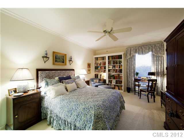 962 Cherokee Road, Unit 962 Charlotte, NC 28207 - Photo 15 of 16 Gallery Image 15