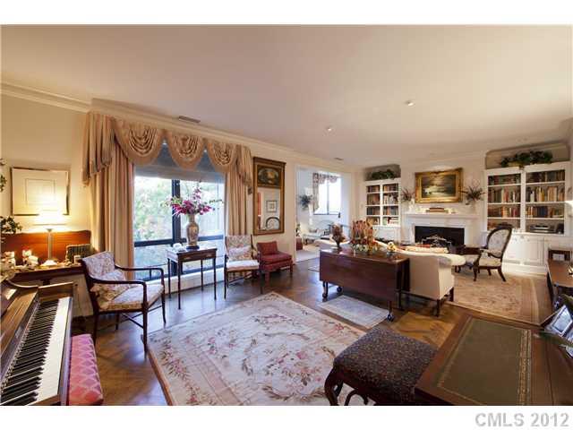 962 Cherokee Road, Unit 962 Charlotte, NC 28207 - Photo 4 of 16 Gallery Image 4