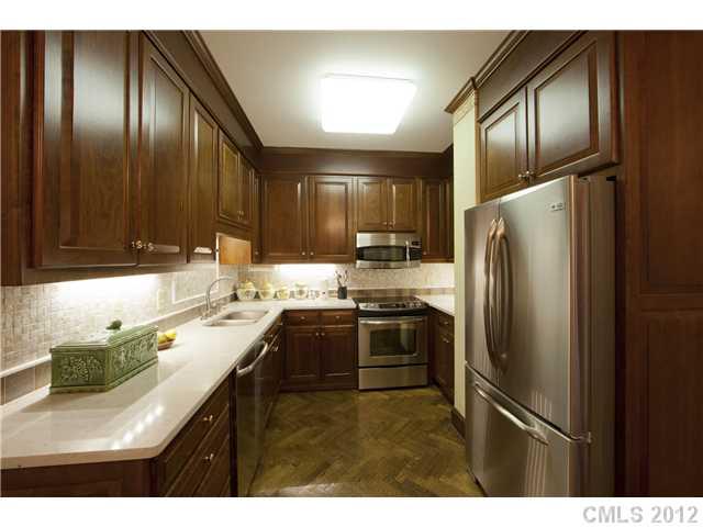 962 Cherokee Road, Unit 962 Charlotte, NC 28207 - Photo 10 of 16 Gallery Image 10