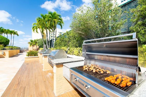$1,125,000 | 90 Alton Road, Unit 803, Miami Beach, FL 33139