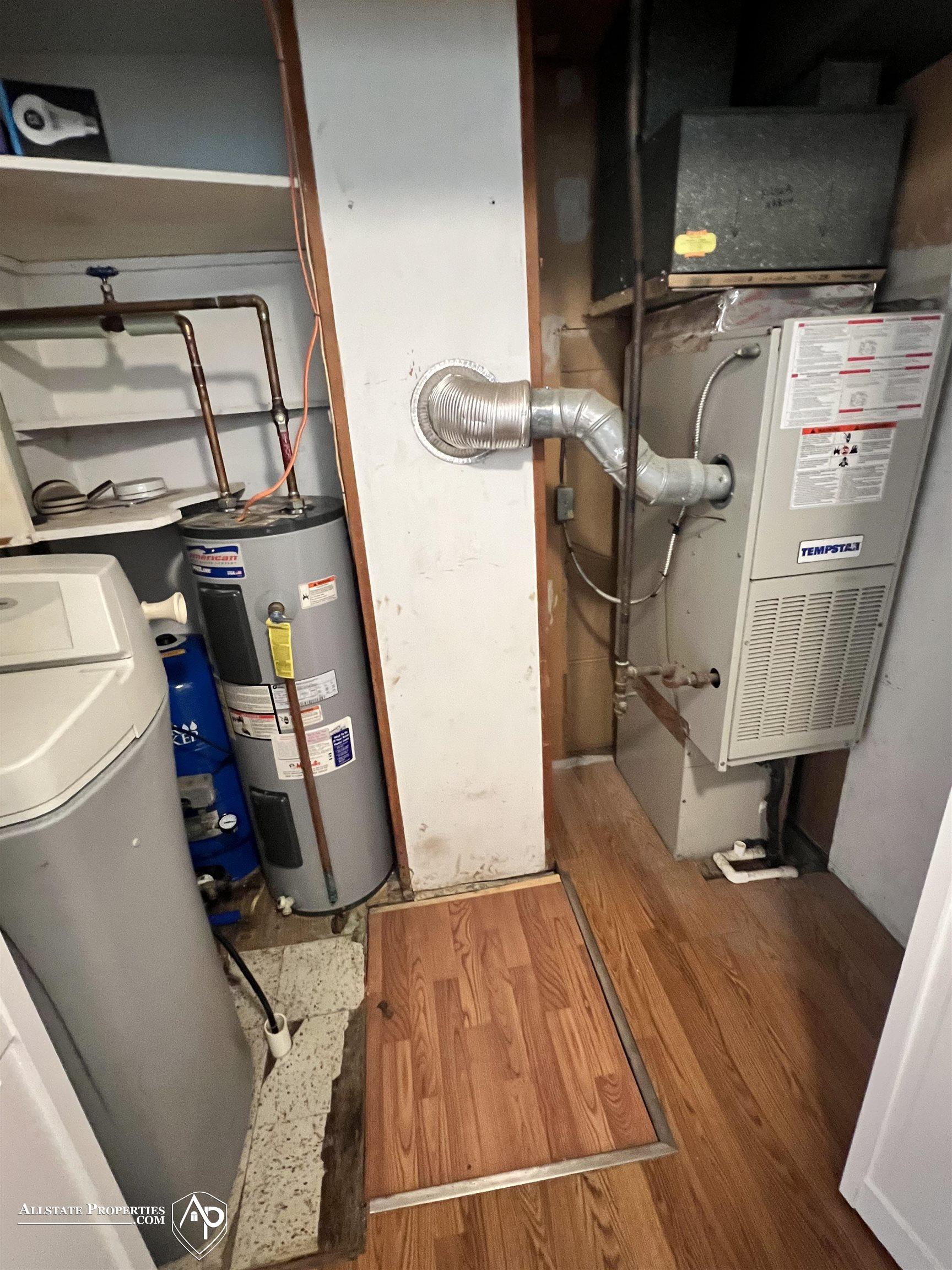4182 Lapeer Road Burton, MI 48509 - Photo 13 of 19 50177421-1eb7ed1b-7817-4bc8-954b-2ed19d4af128.JPG