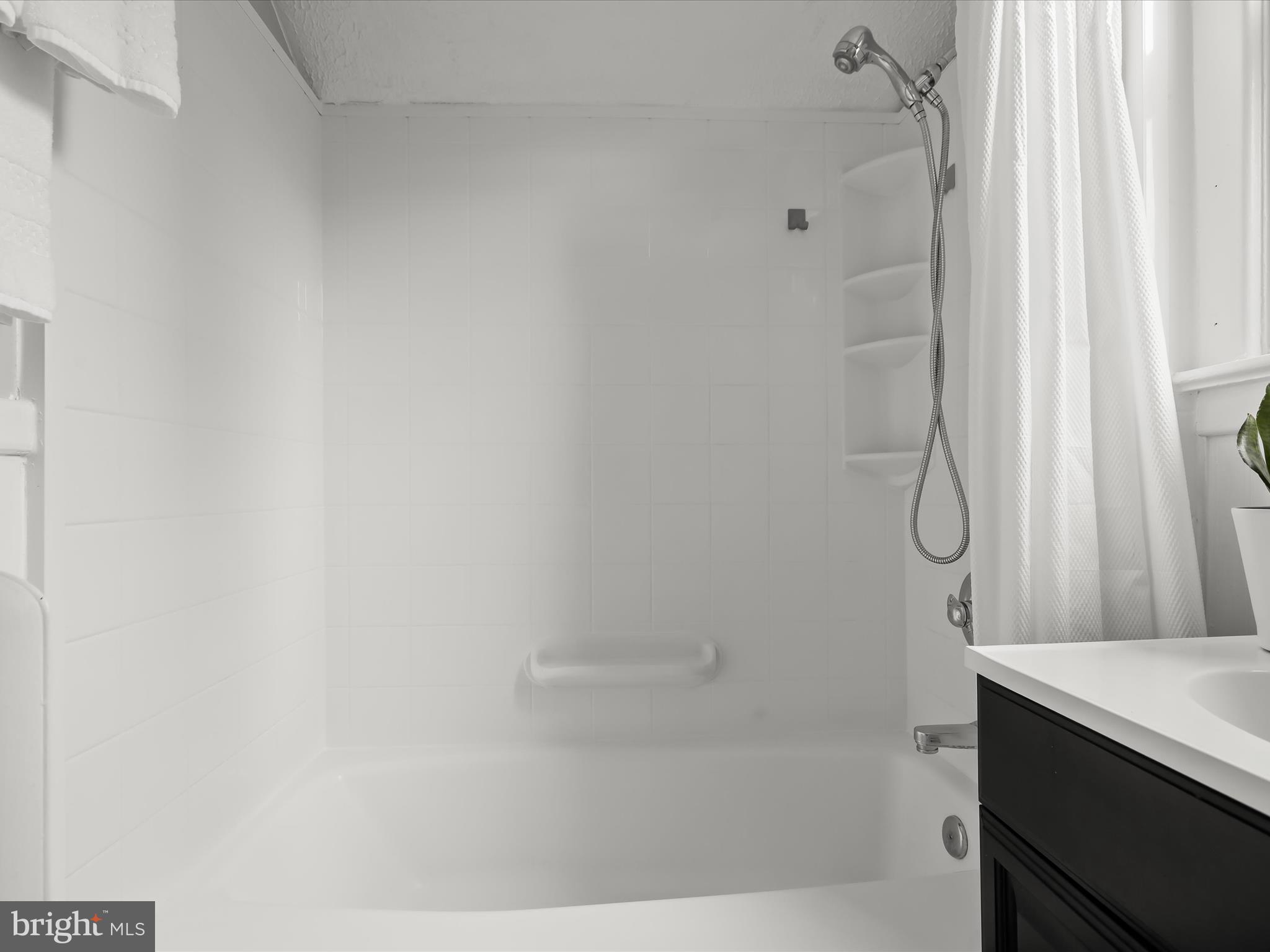 8 Edmondson Ridge Road Catonsville, MD 21228 - Photo 33 of 50 a bathroom with a bathtub