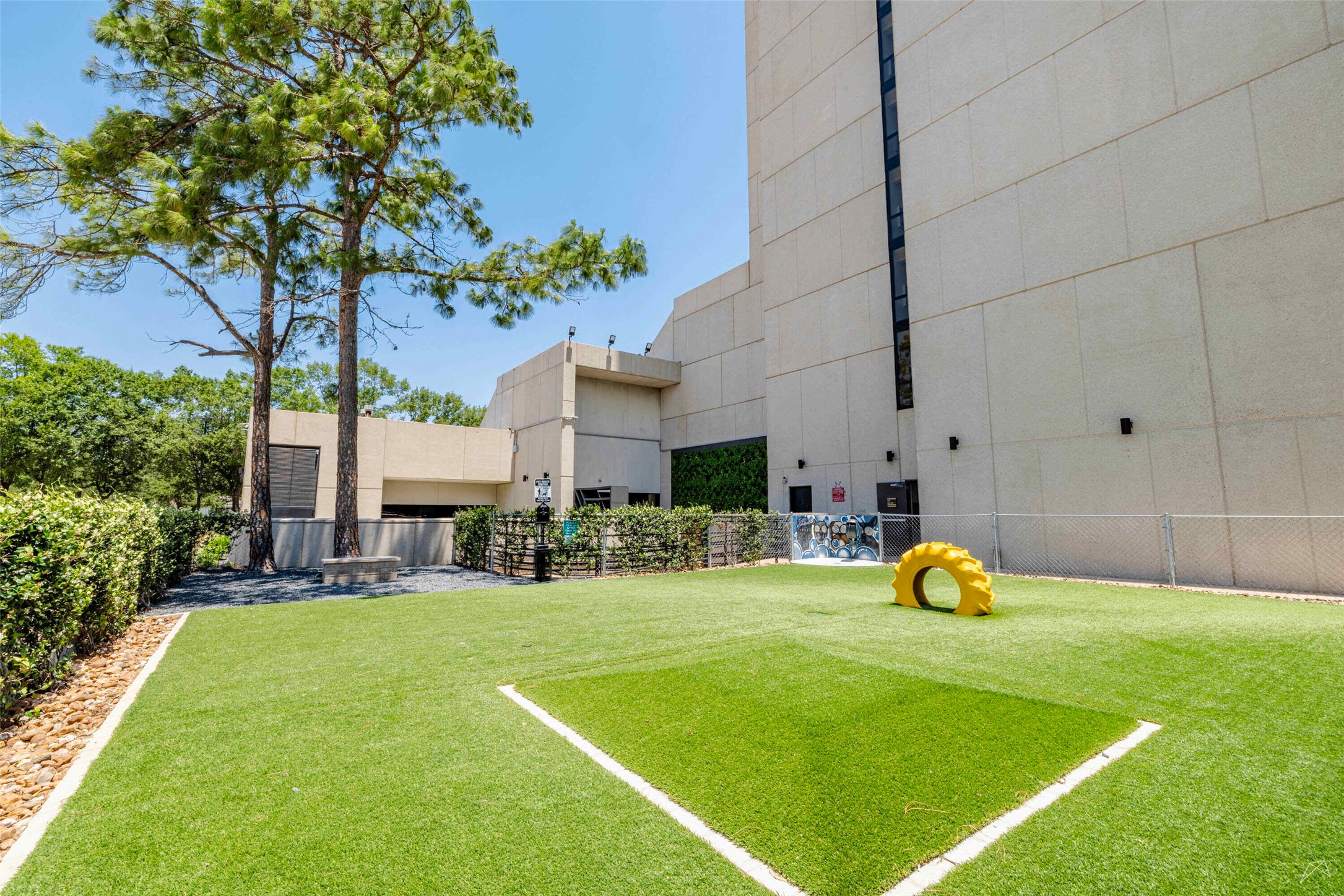 14703 Park Row Houston, TX 77079 - Photo 26 of 40 Pet Park - Turf